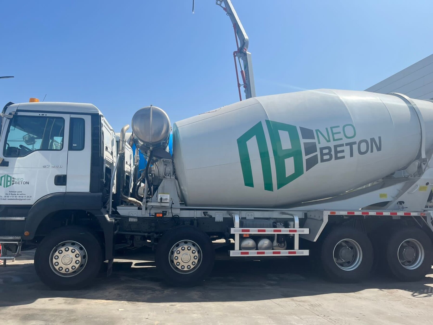 Camion-malaxeur Néo Béton sur site