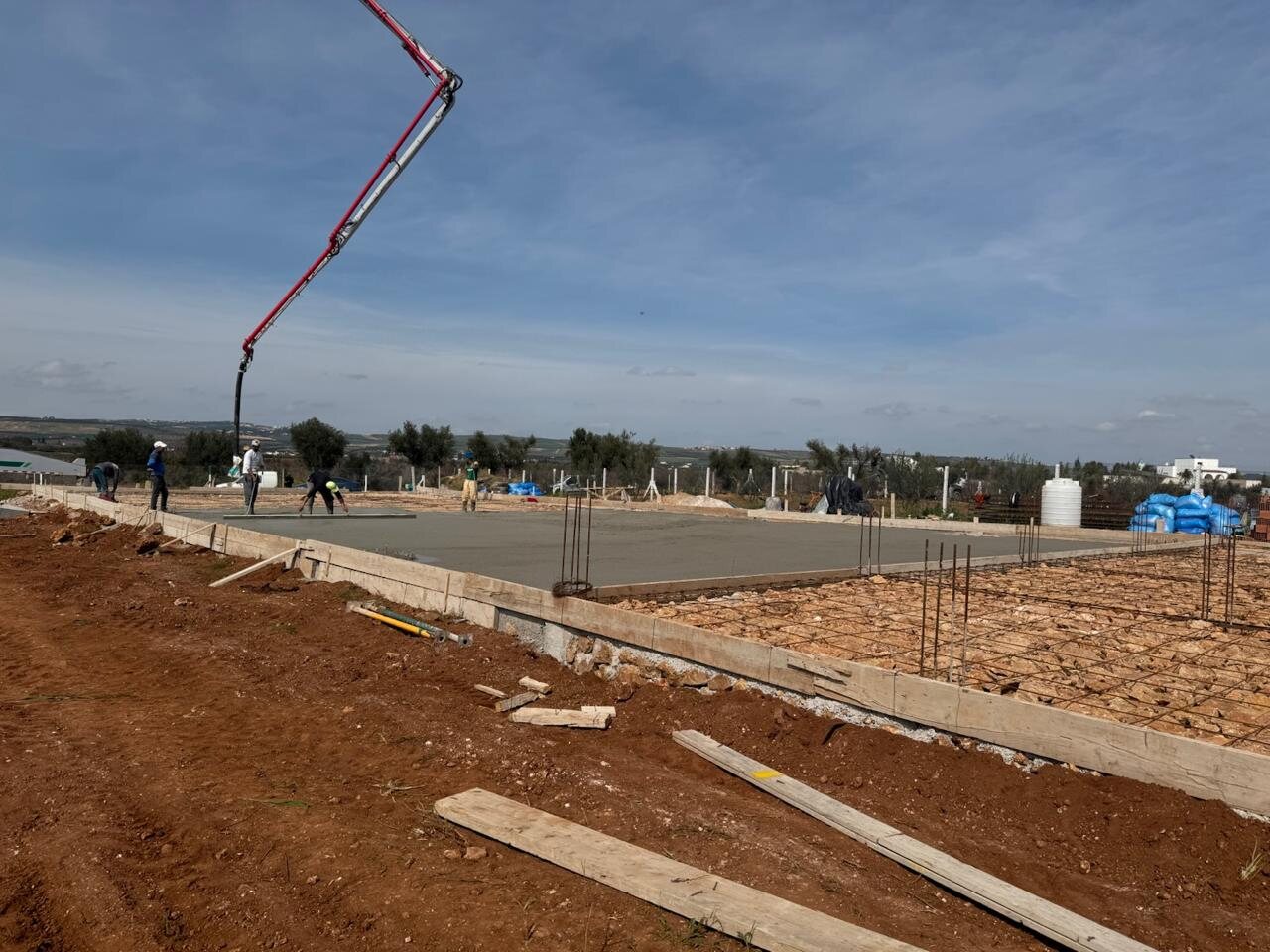 Coulage d'une dalle en béton avec une pompe Néo Béton